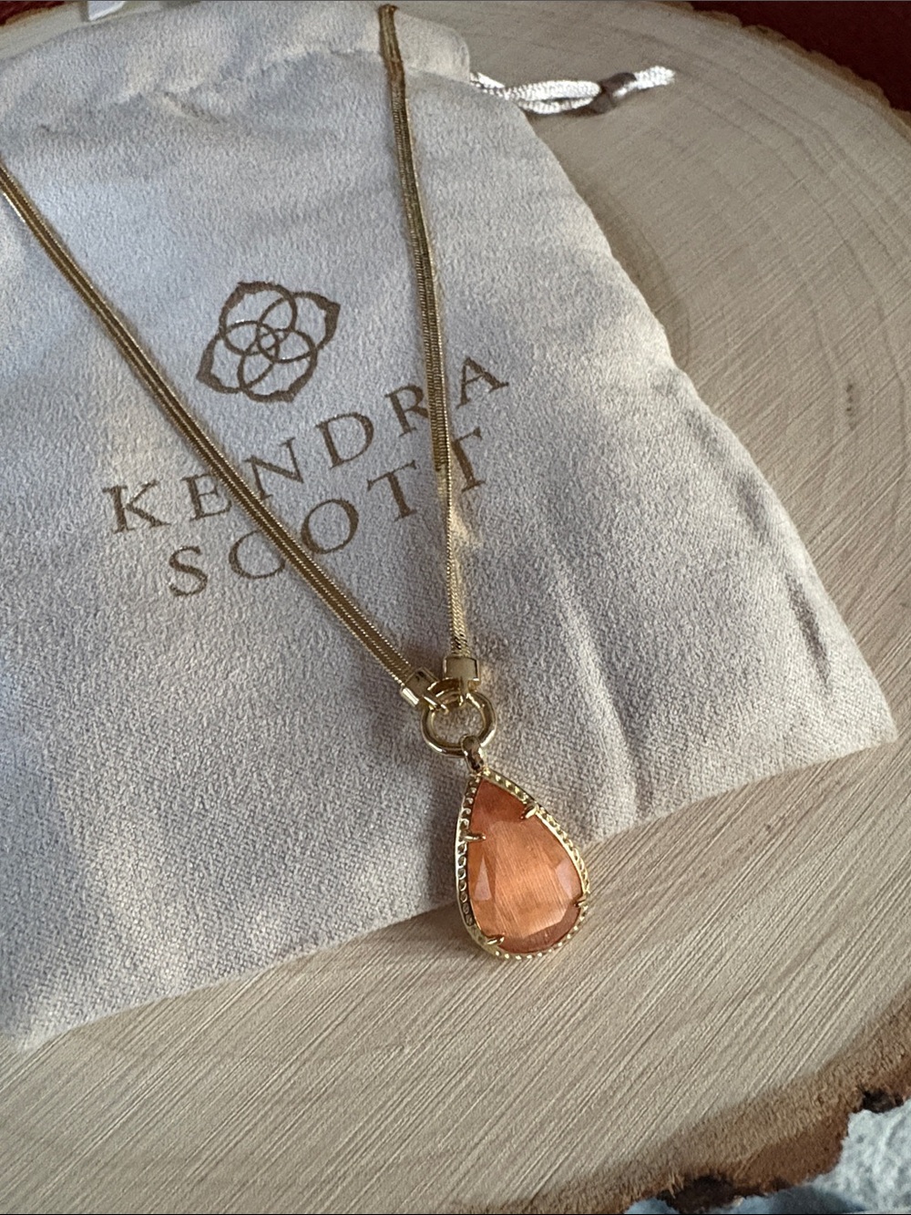 Kendra Scott Gold Necklace with Orange Cat’s eye pendant new with tag - Picture 4 of 4